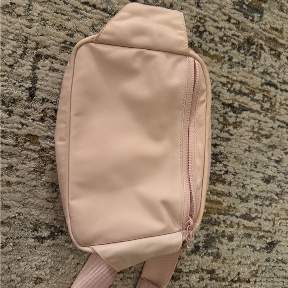 Lululemon Everywhere Belt Bag Large 2L – Pink Clay - Picture 2 of 2
